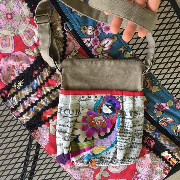 Gorgeous Embroidered Purse - Picture 4 of 16